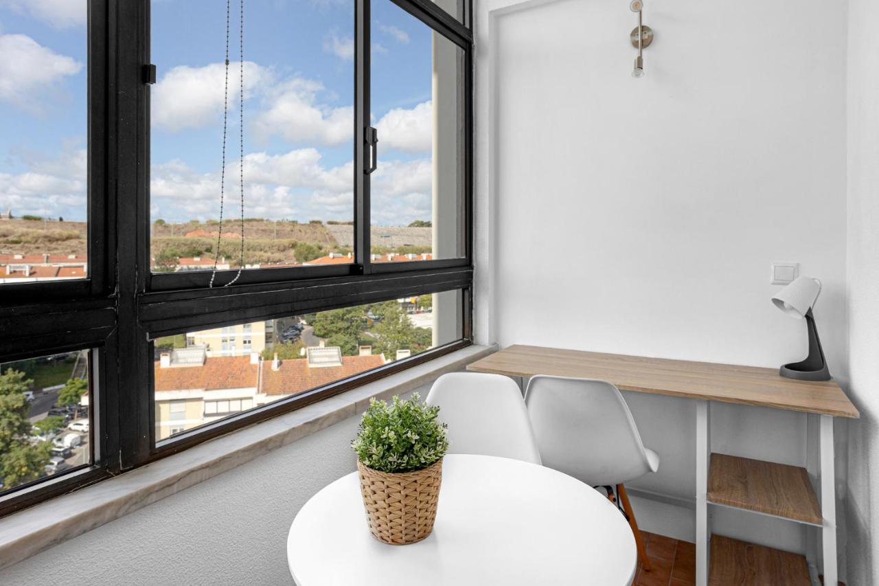 Wonderful Shared In Alfornelos - Near Metro! Lissabon