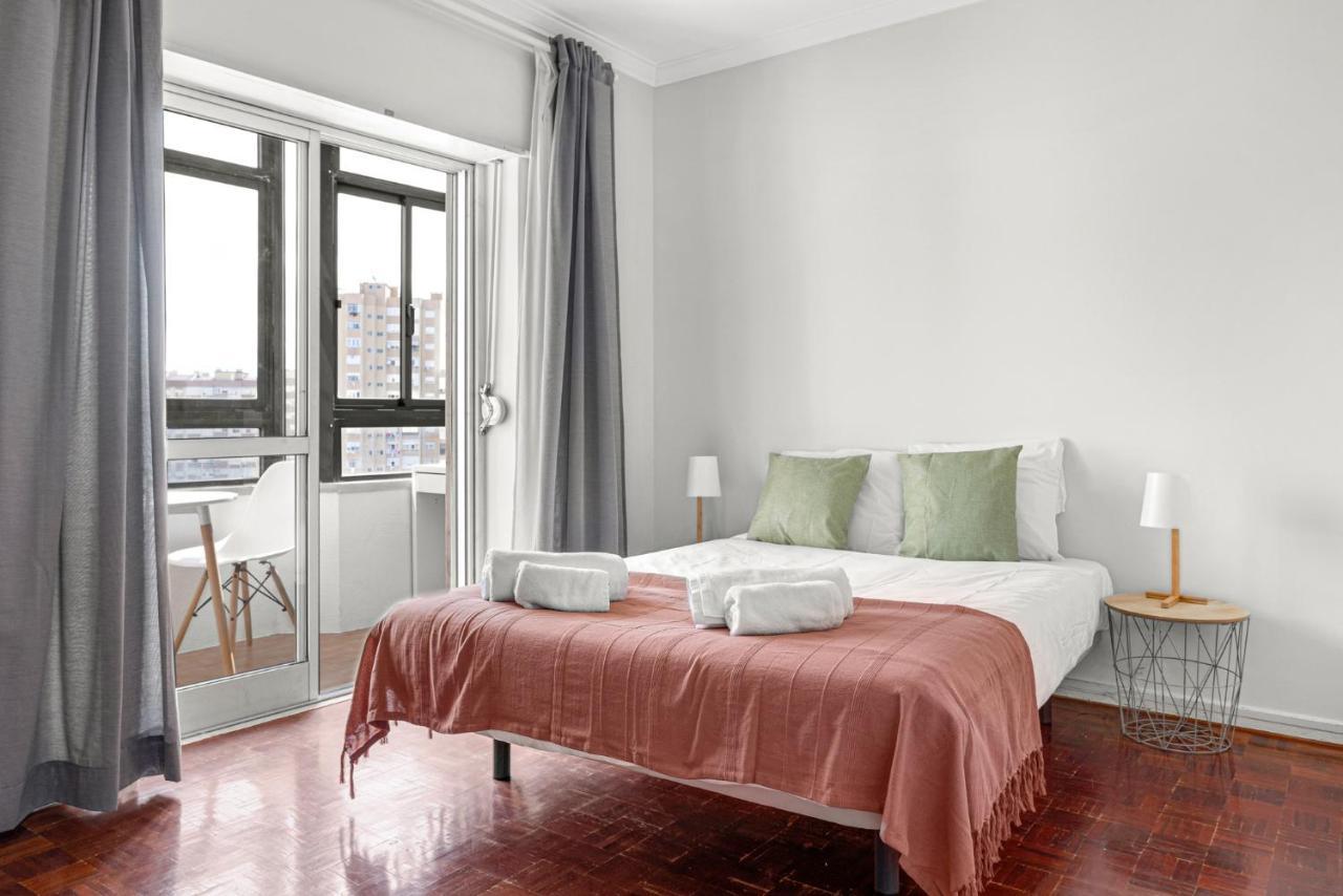 Gasthof Wonderful Shared In Alfornelos - Near Metro!