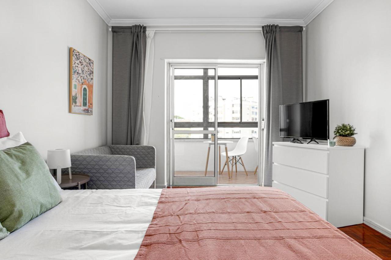 Wonderful Shared In Alfornelos - Near Metro! Gasthof