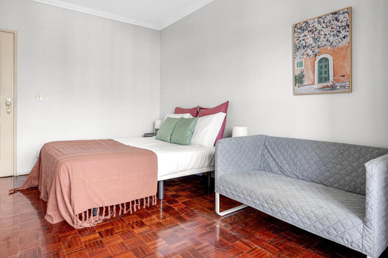 Gasthof Wonderful Shared In Alfornelos - Near Metro!