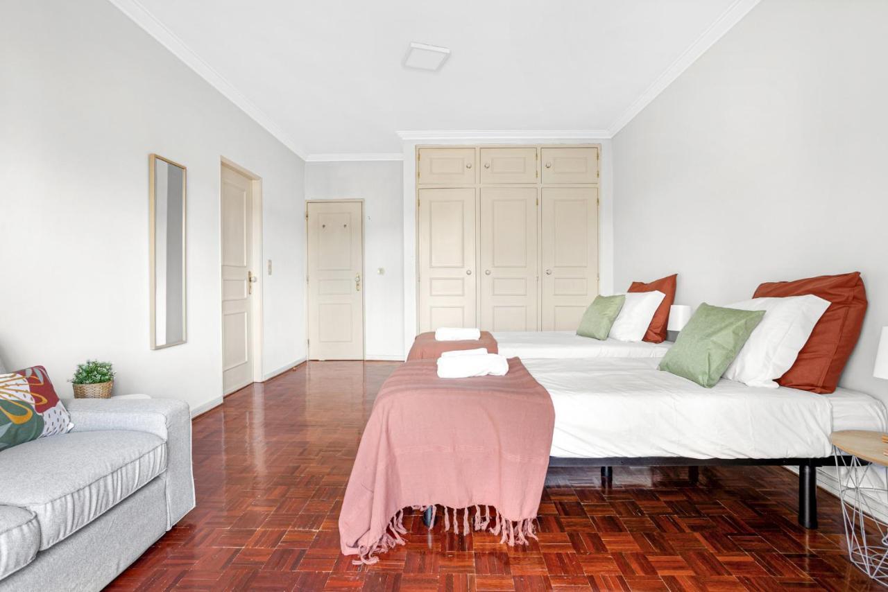 Gasthof Wonderful Shared In Alfornelos - Near Metro! Lissabon