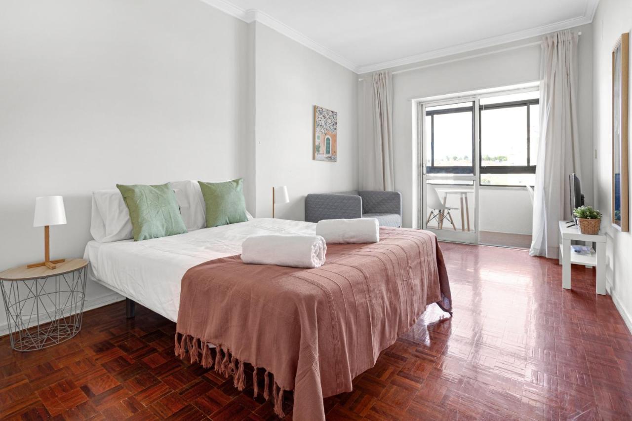Wonderful Shared In Alfornelos - Near Metro! Gasthof *