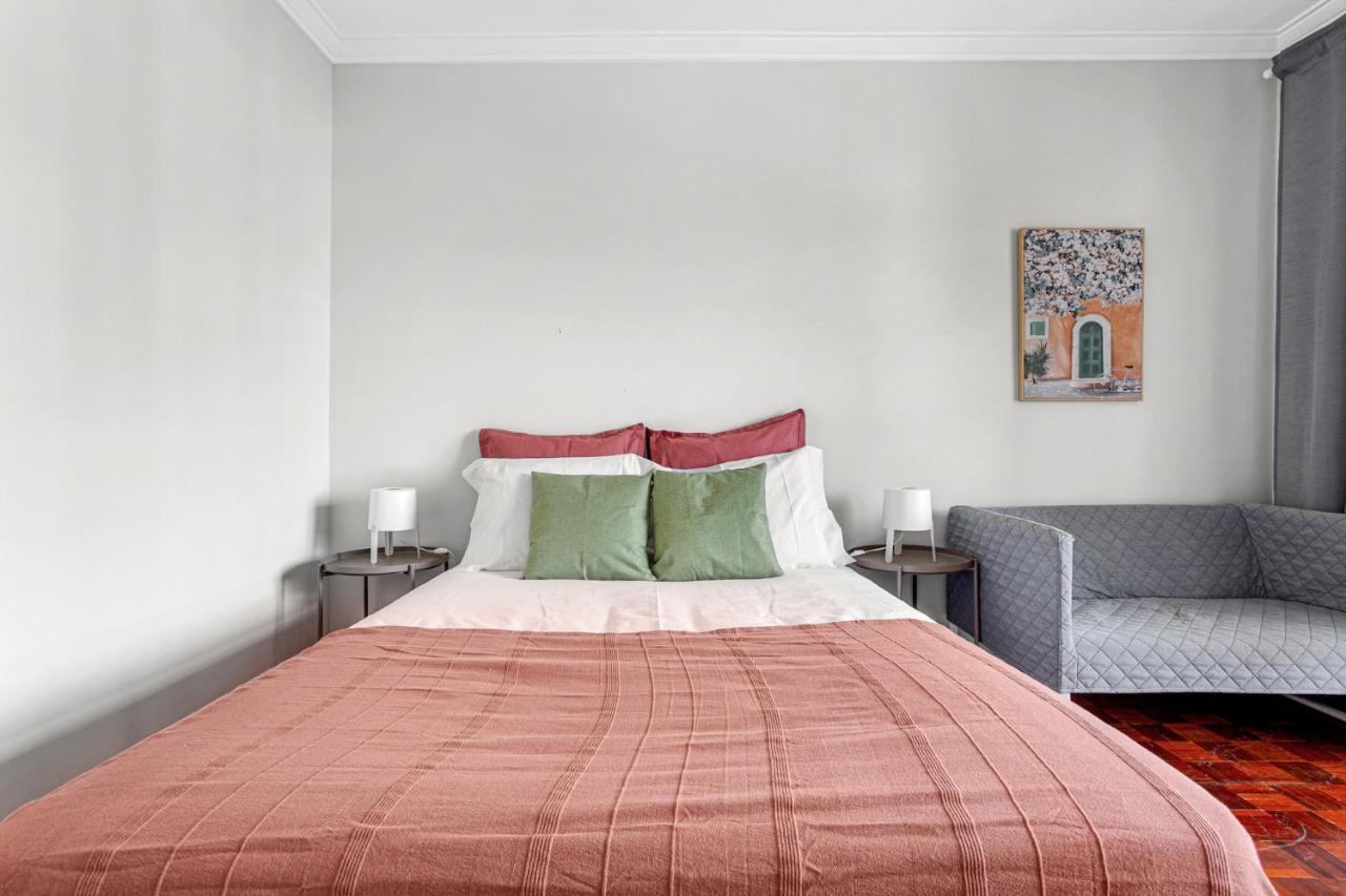 Wonderful Shared In Alfornelos - Near Metro! Gasthof
